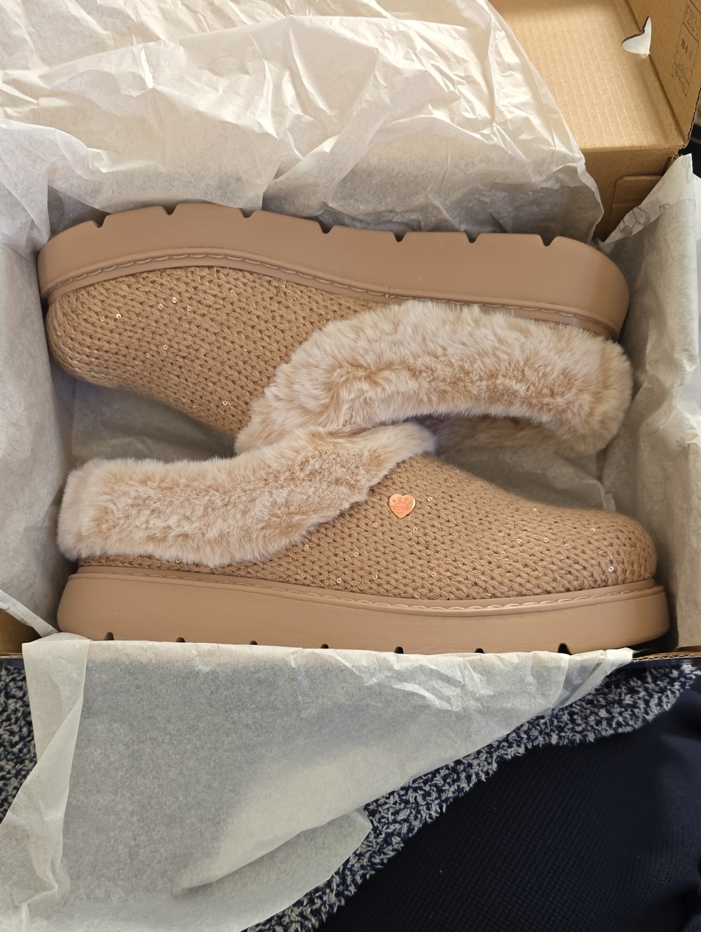 Skechers Women's Keepsakes Lite Metallic Sweater Knit Slippers- Size 8.5